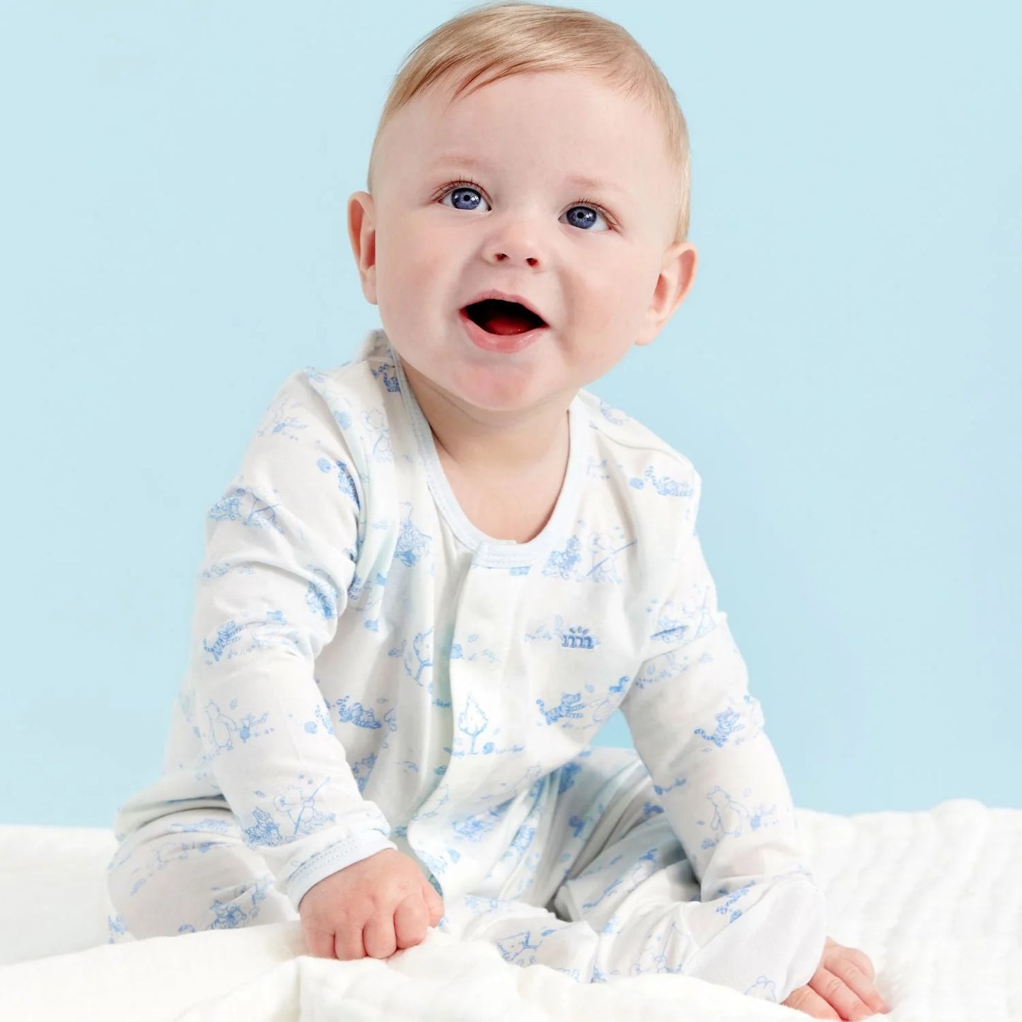 Disney - Magnetic Me Winnie the Pooh in the Woods Modal Magnetic Parent Favorite Footie - Eden Lifestyle