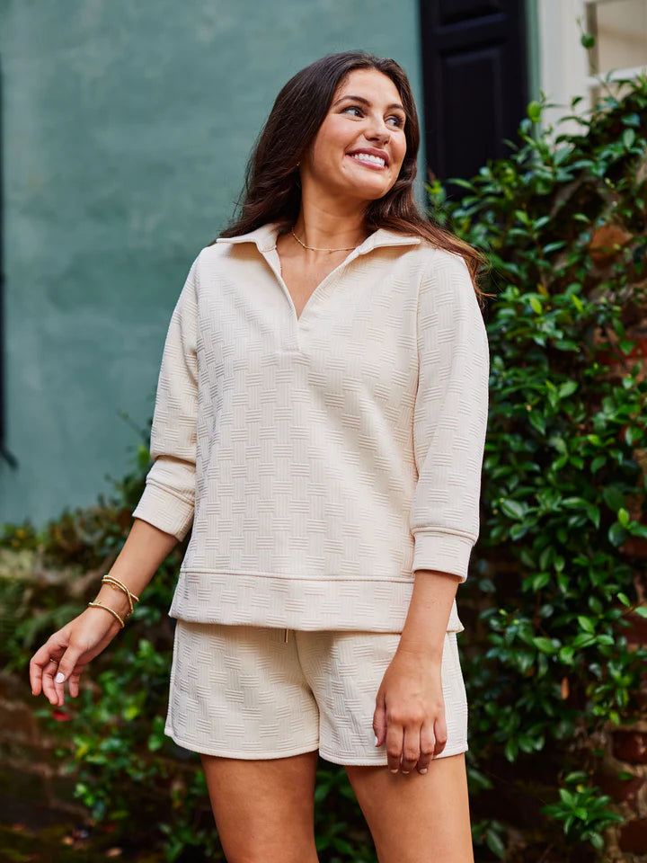 AM1366 Lindsay logo tops Ivory アイボリー Lindsay Top Ivory – Harris Tapper